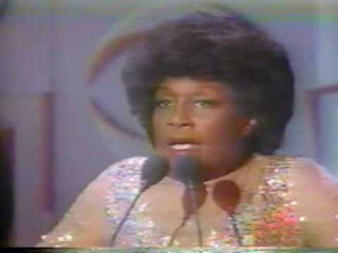 Isabel Sanford Gets An Emmy Award!