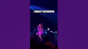 Thumbnail of Ariana Grande really stopped the concert after a fan said this 😂