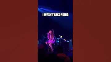 Ariana Grande really stopped the concert after a fan said this 😂