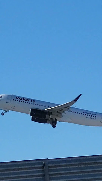Volaris 999 Airbus A320 departs Reno NV for Guadalajara 1/1/24 #planes #airbus