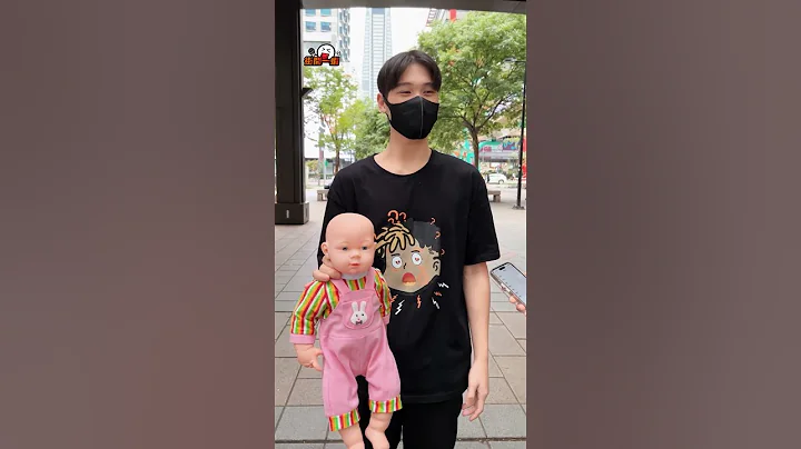 你會抱小孩嗎？？？ #來點媽MeTime #街問一蝦 #蝦鬧一波 - 天天要聞