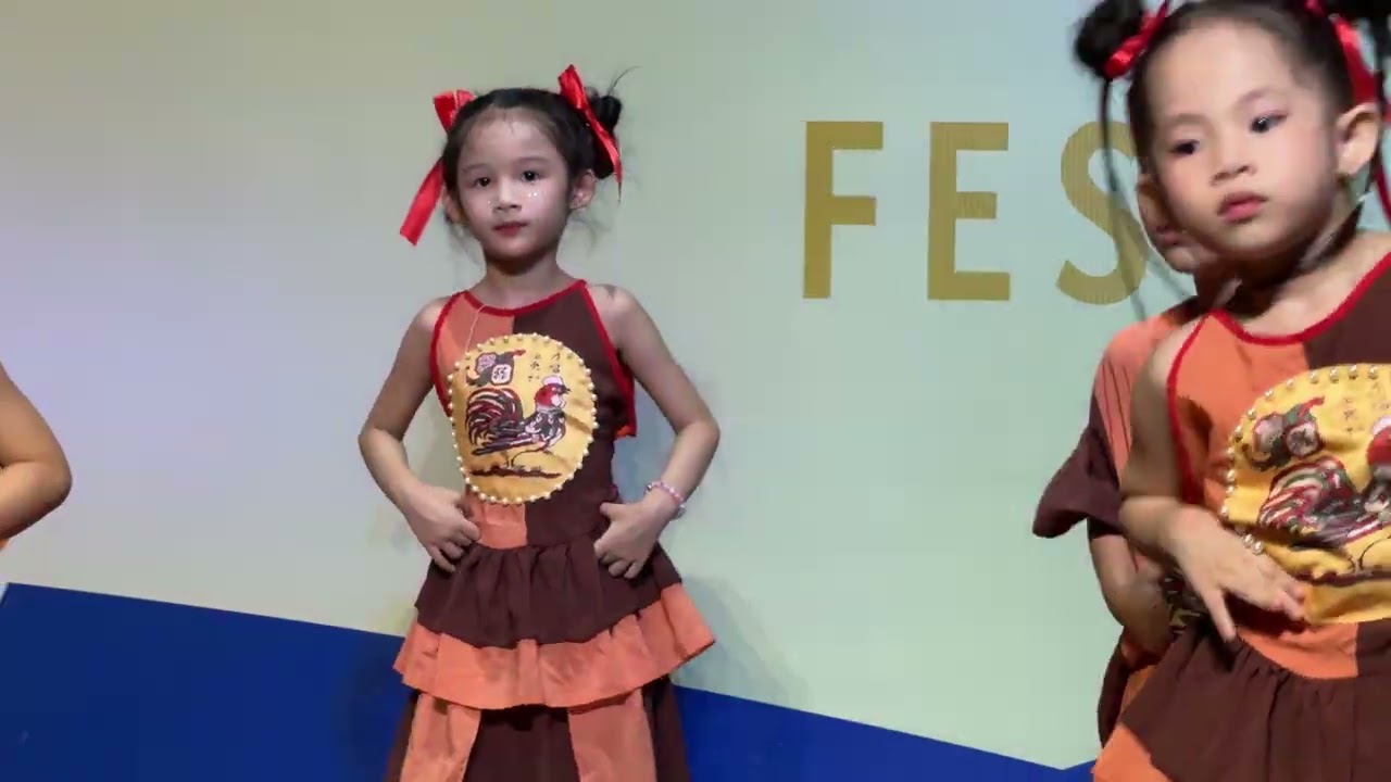 Em Moon múa Trung Thu 2025