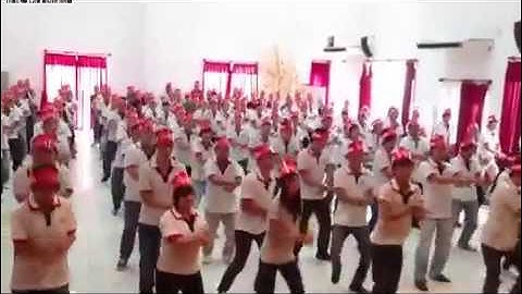 Tập thể SV Trường iSPACE nhảy Gangnam Style