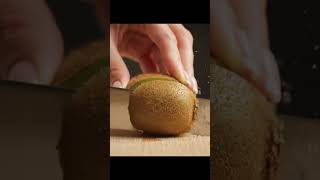 Download Lagu Cutting a Juicy Kiwi in Slow Motion MP3