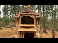 Construir una casa en solitario en el bosque: cocinar y relajarse.
