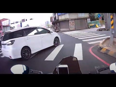 因為我有打方向燈...