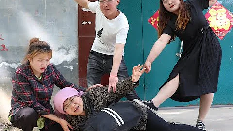 母亲给儿子送拆迁款，儿子嫌脏不让进门，母亲转身把380万送邻居 - 天天要闻