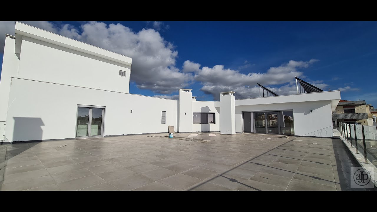 Penthouse T4 c/ Terraços em Queijas