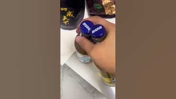 Man opens beer bottles in an unusual way in Henan, China