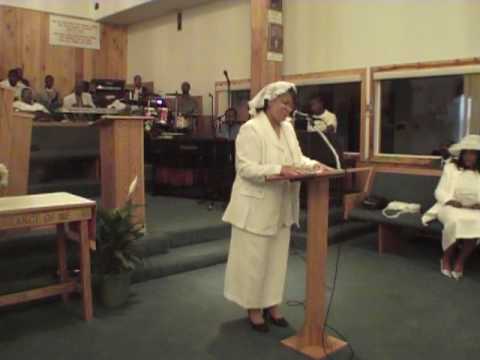 Sis Cheryl Washington Of Harvey Sings Welcome In T...