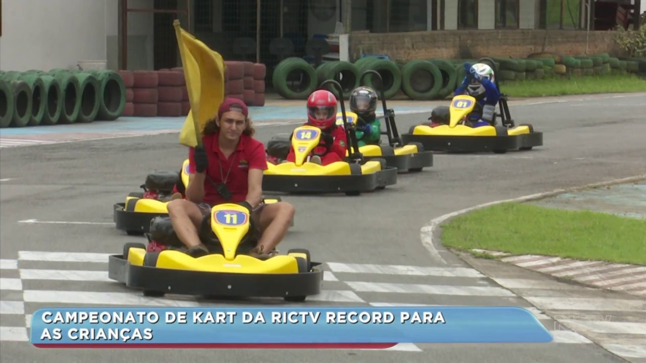 Karting Competição Carros Corrida Montando Para Vitória Uma Pista Corrida  fotos, imagens de © rjankovsky #624217998