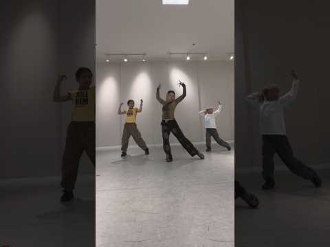 Waacking class with Aziil #dance #thailand #waacking #aziil #beginner #academy #studio #bangkok