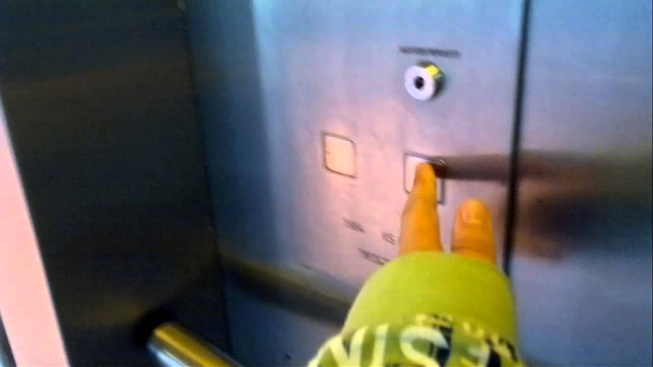 Old Valmet roped hydraulic elevator/lift in Hansasilta, Itäkeskus, Helsinki