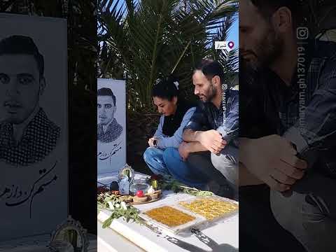 حضور خانواده مجتبی قناعتی بر مزار این جانباخته اعتراضات در آخرین پنجشنبه سال