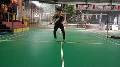 Kỹ thuật động tác di chuyển đơn bước tiến - sang ngang bên phải, trái lớp 6