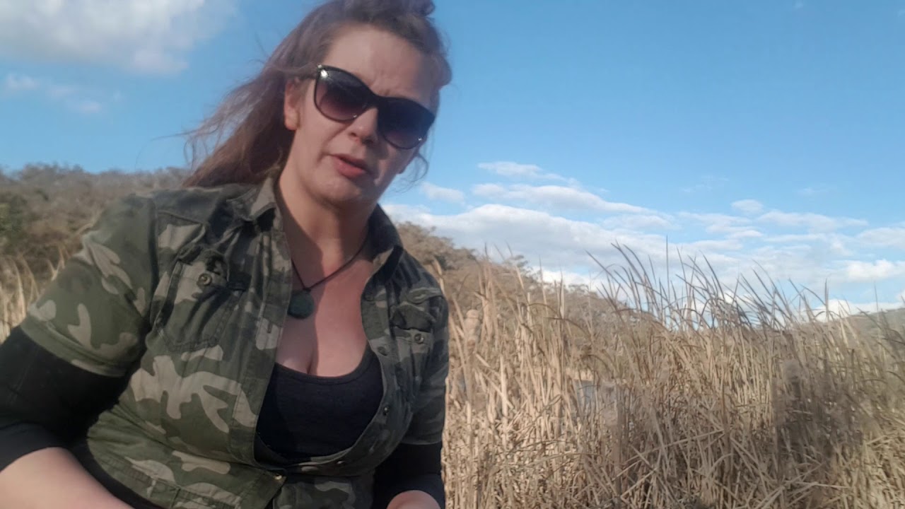 The Bushtucker Woman Foraging tools and Bullrush harvesting episode 1