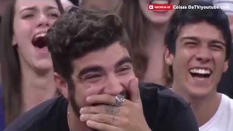 Whindersson Nunes faz imitação hilárias de Michael Jackson no Altas Horas