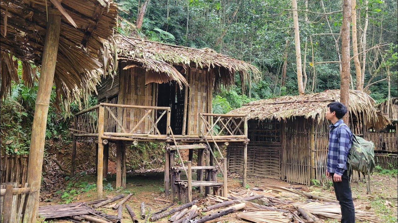 Nải arrives at an abandoned house, cleans it up, and builds a life from scratch. Nải Orphaned
