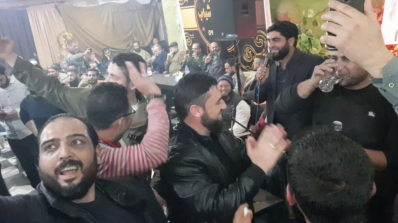 تحدي غناء ابو ماهر صالح مع انس قضيماتي عرس من اعراس حلب الثورية