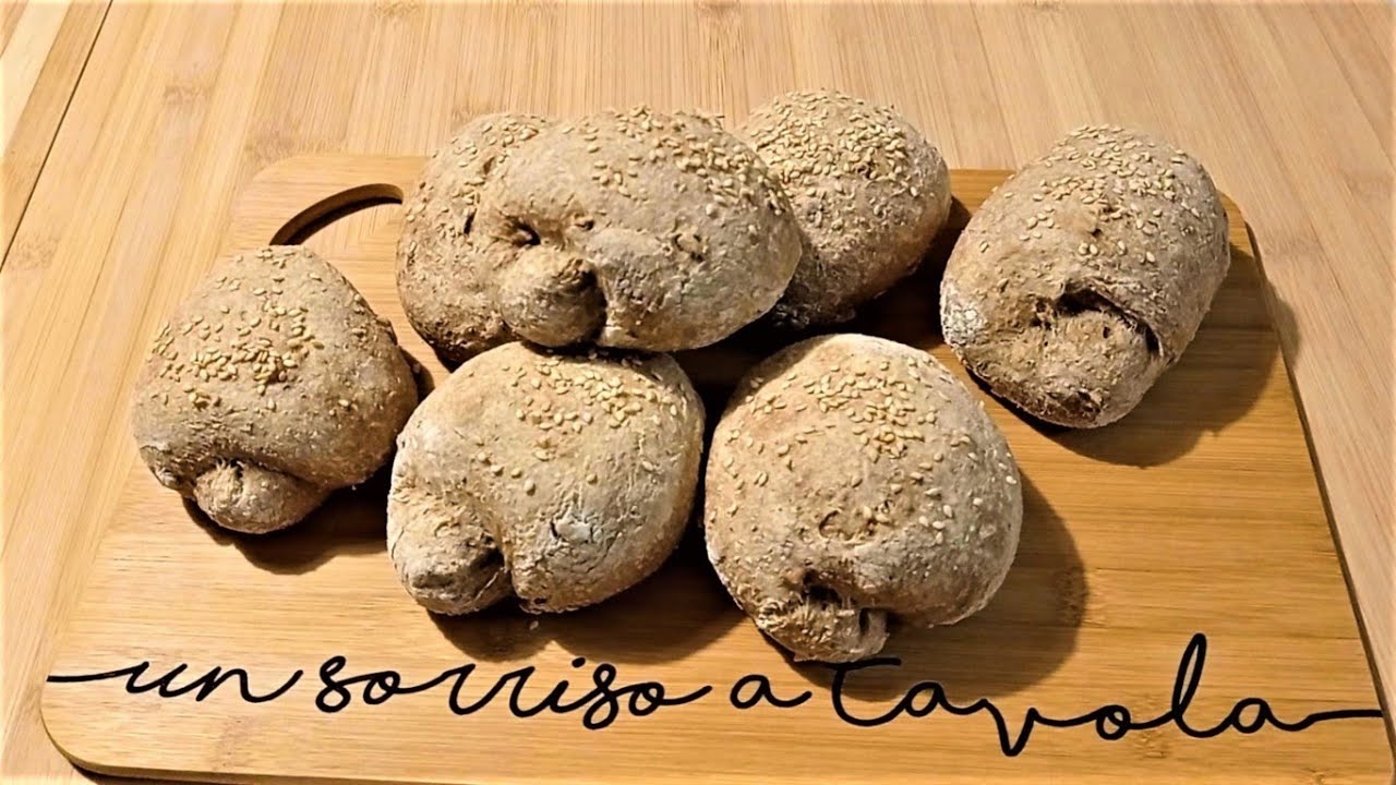 PANINI CON FARINA INTEGRALE E SEMI - CROCCANTI FUORI, SOFFICI DENTRO - PANE FATTO IN CASA