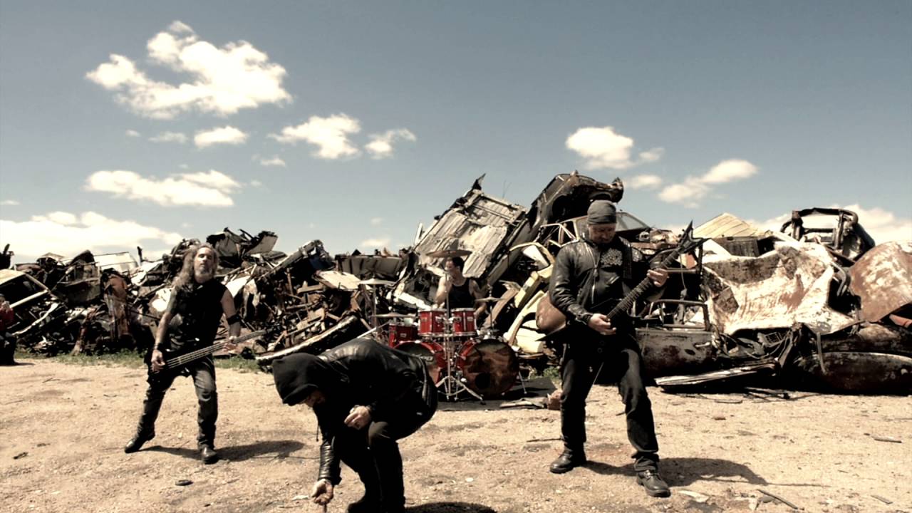 Desolador es el nuevo videoclip de ReyToro, dirigido por Joaquin Costa, y pertenece al corte del más reciente álbum titulado III.