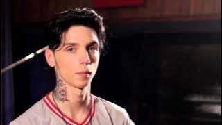 Download lagu Behind The Song: Broken Pieces