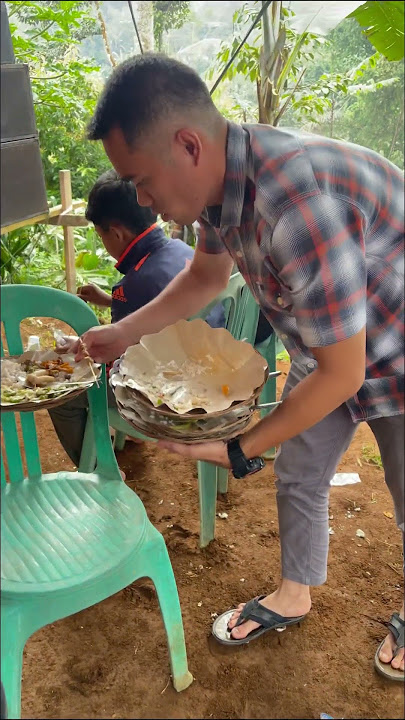 Piring di ambil saat lagi enak makan di hajatan padahal belum selesai makan #shorts #lucu #hajatan