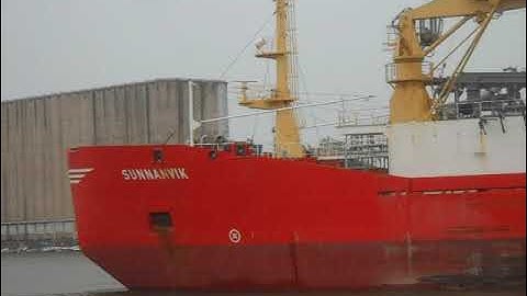 MV SUNNANVIK (1978) built by Sietas Schiffswerft, Hamburg, Germany after cement offload to 1923 silo