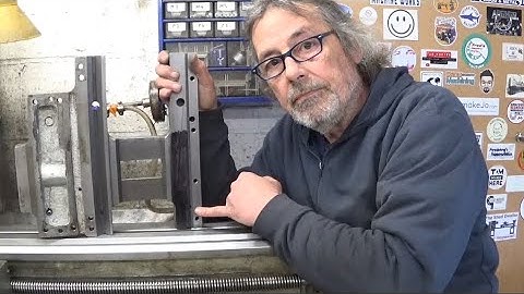 Rectifying the saddle of the lathe.