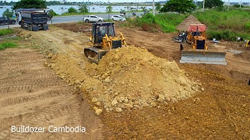 New The Project Full Processing Kumat’su Dozer Pushing Soil And Heavy Dump  Truck Unloading Soil