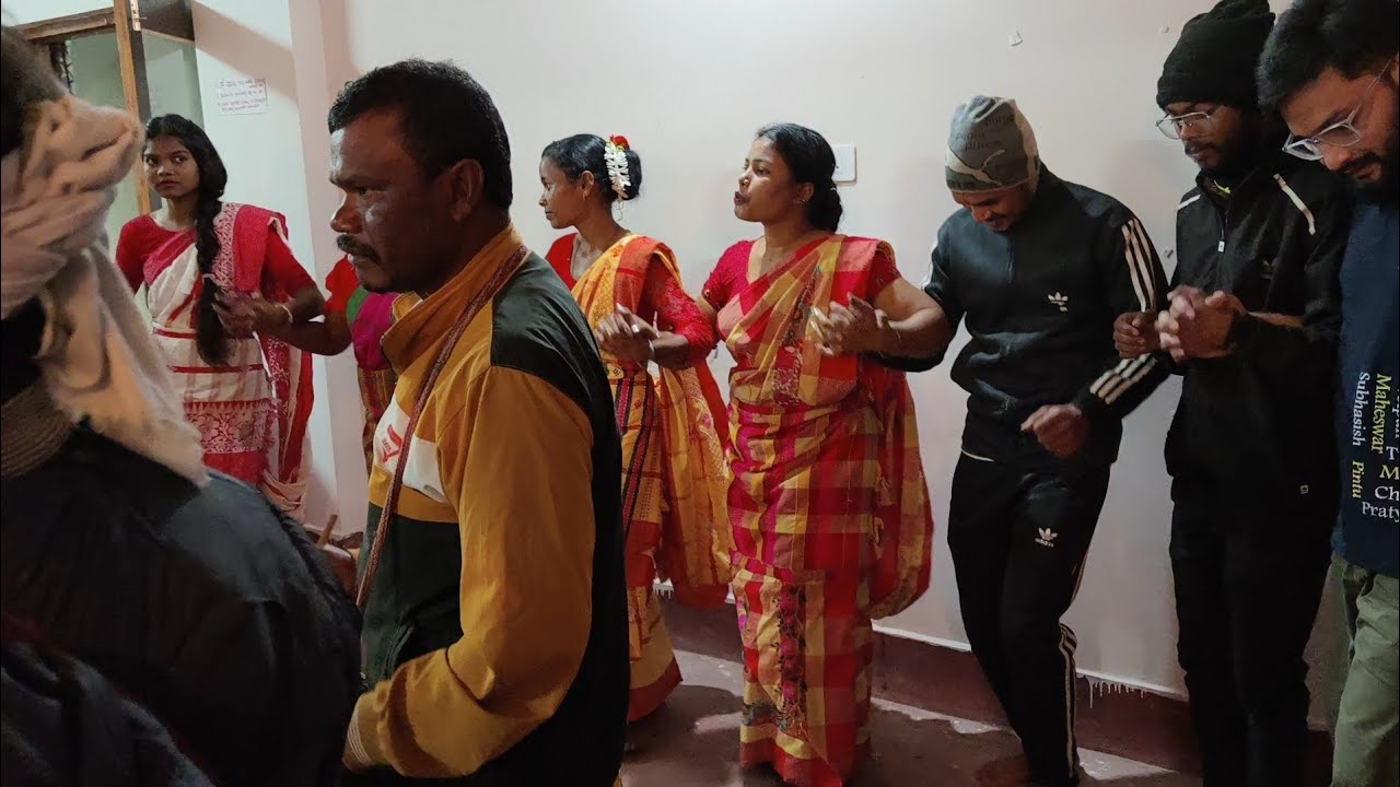 Traditional Dance || ବିଦେଶୀମାନେ ଶିଖିଲେ ସମ୍ବଲପୁରୀ ନୃତ୍ୟ || Santhal Dance
