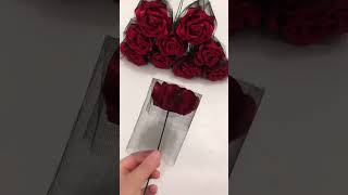 تزيين جهاز العروسة : طريقة صنع نوعين من الورد بشرائط الساتان الحمراء الأنيقة
