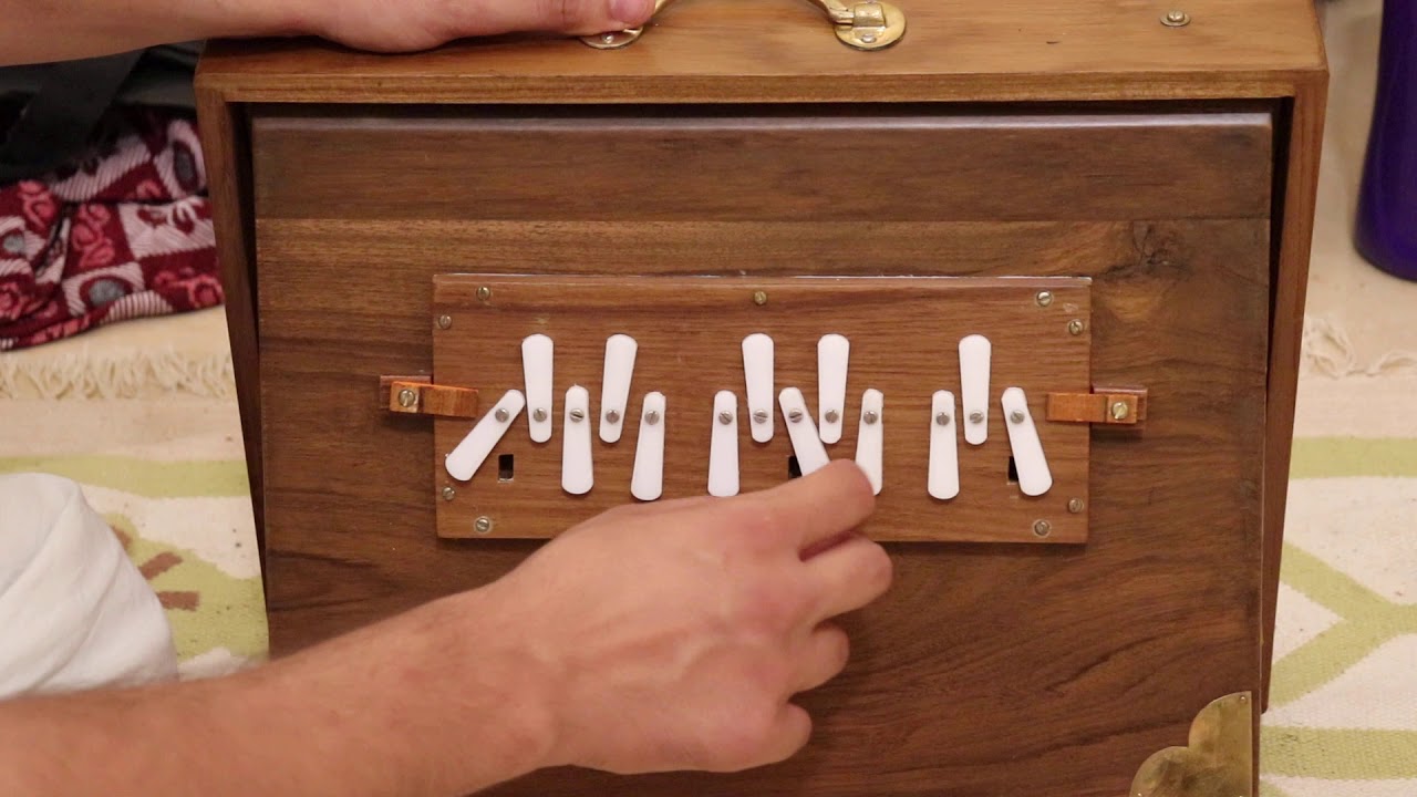 Shruti Box Raga S3 in low G, on Kirtan Yoga World YouTube