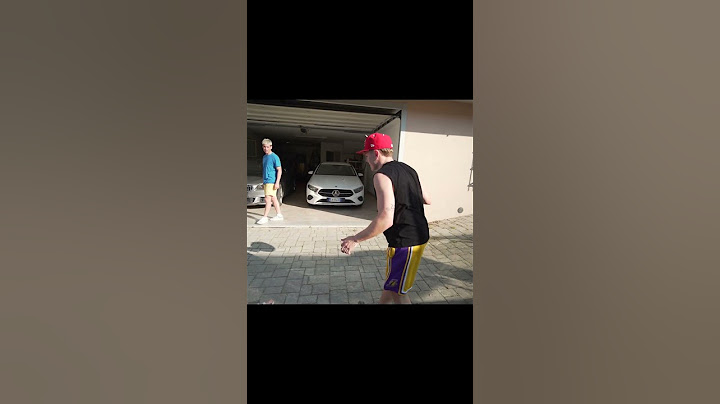 Questo Tiro da Basket in Giardino Ti Lascerà a Bocca Aperta! #shorts #basketball