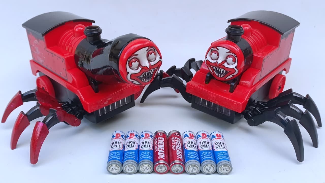 unboxing dan merakit mainan kereta monster leher panjang,kereta laba-laba merah coco charles