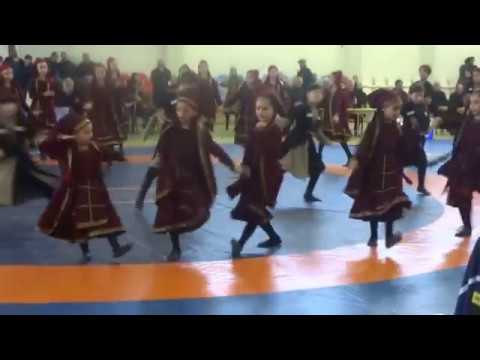 5 წლის ლილე და 8 წლის მანანიკო ჩხაიძეები და ბავშვთა ქორეოგრაფიული  ანსამბლი \"ზენაარი\"