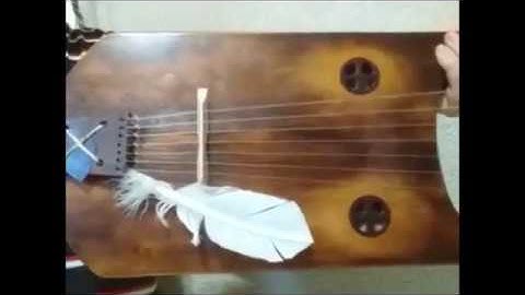 Feather playing technique on an Anglo Saxon lyre.