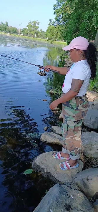 Dad is catching slabs with Daughters #oliphantsstrikes #fishing