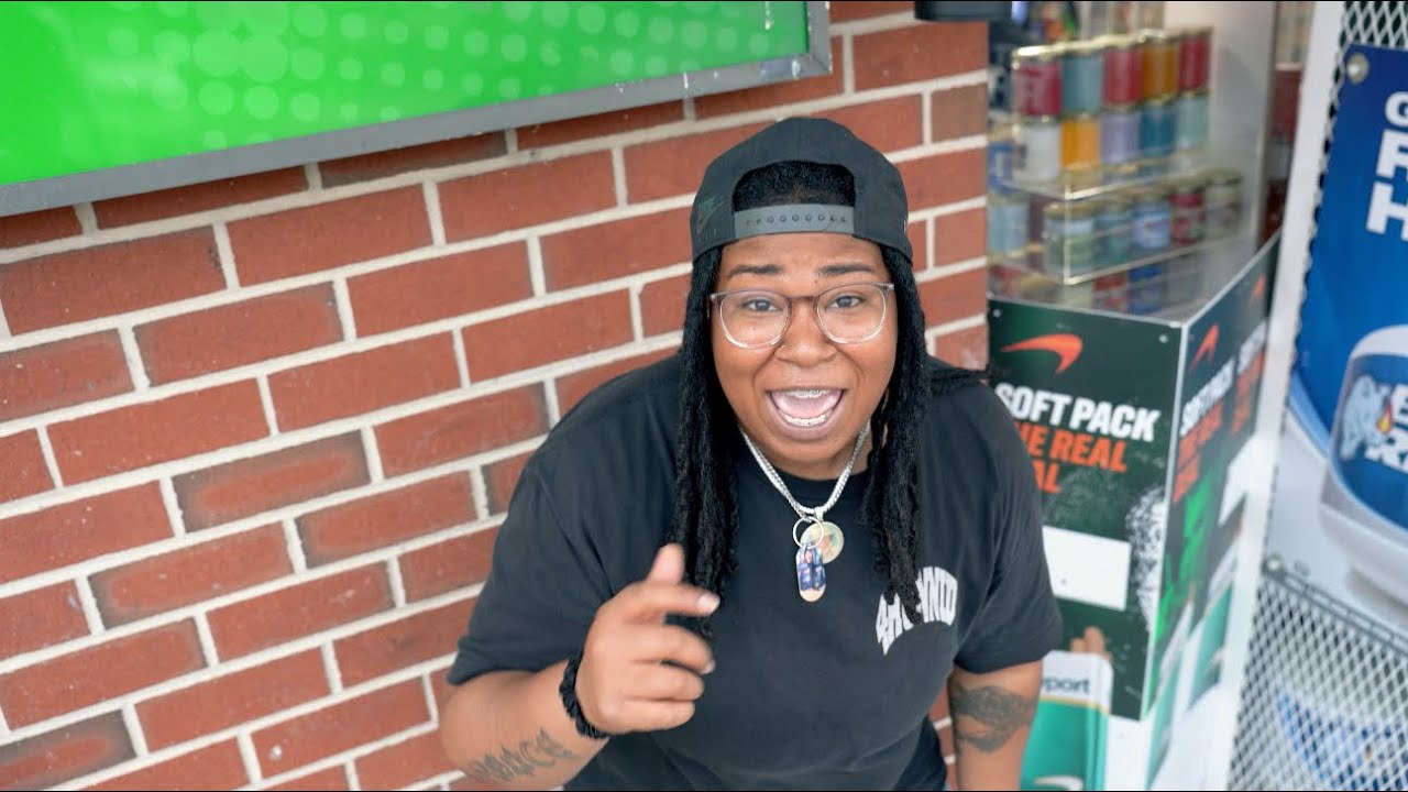 Guarda Smiley J - Element (Official Music Video) su YouTube Guarda Smiley J - Element (Official Music Video) su YouTube