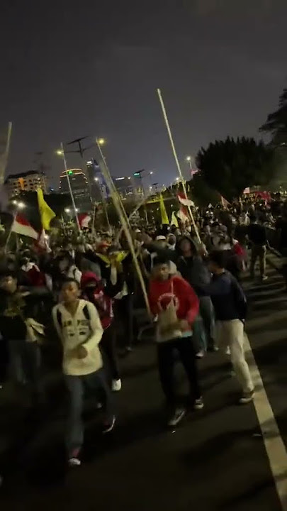 Anak STM ikut aksi demo untuk membubarkan DPR 