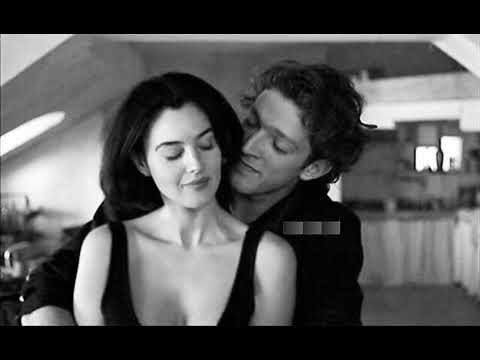 بحضني اتخيلك مرات حاضني و تحاجيني