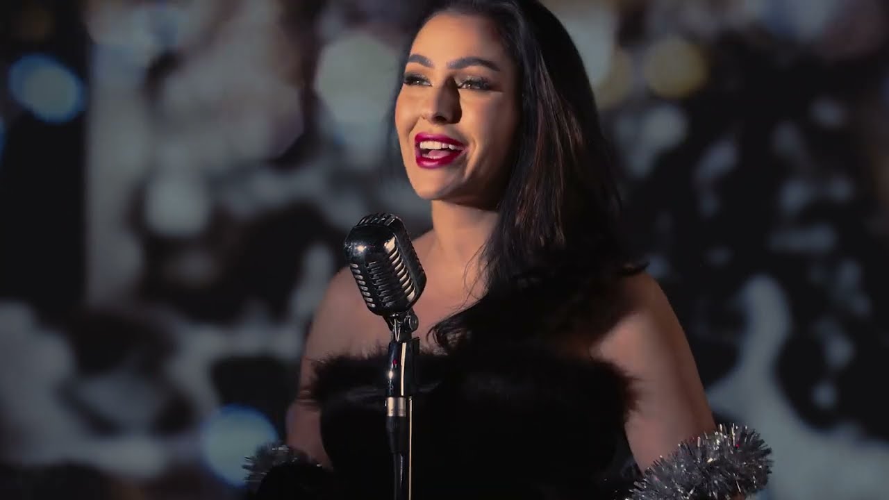 Sara Siipola - Rockin’ Around the Christmas Tree (Brenda Lee Cover)