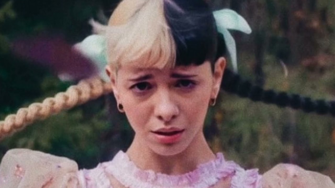 Перевод песни Мелани Мартинез - class fight (Rus Sub)