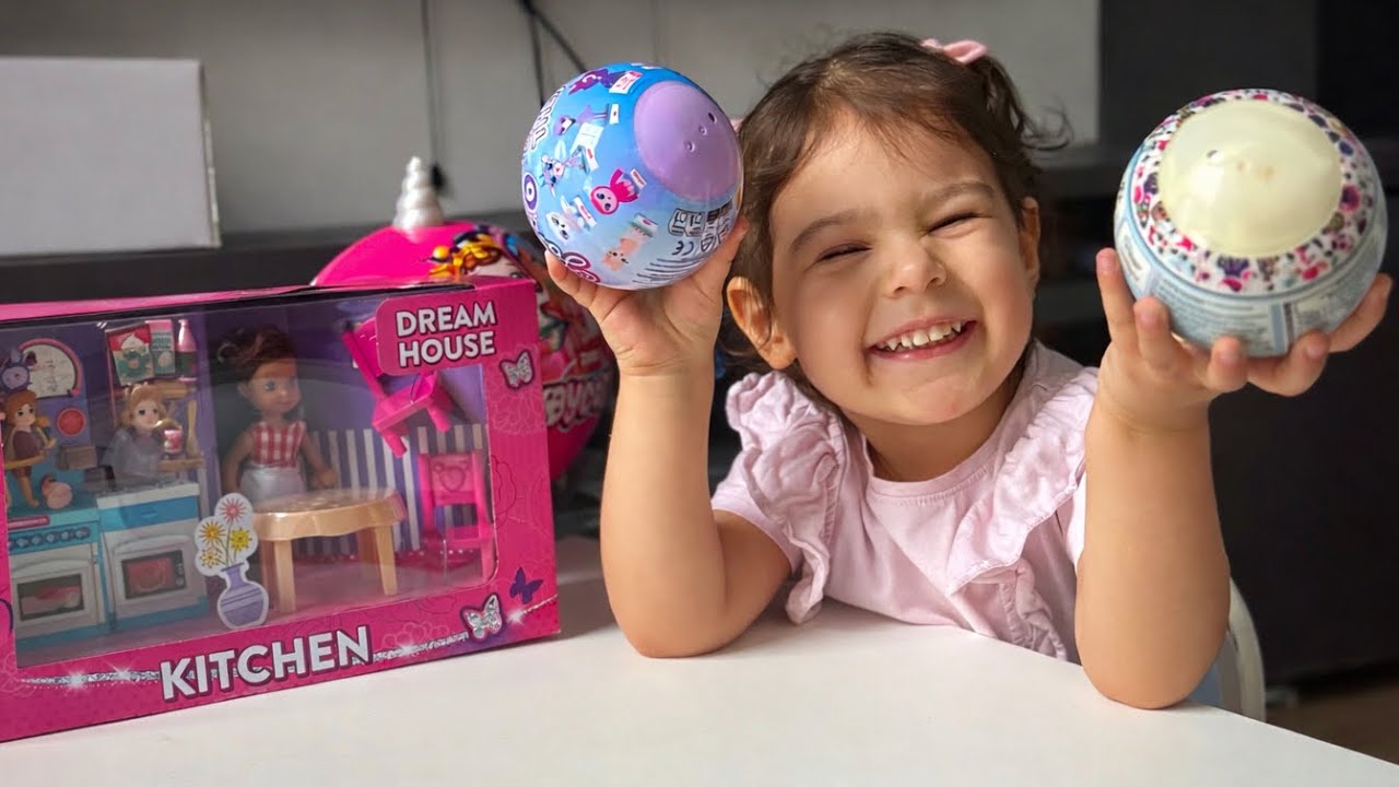 Распаковка новых игрушек. Амина делает распаковку|Семейный влог 🌸