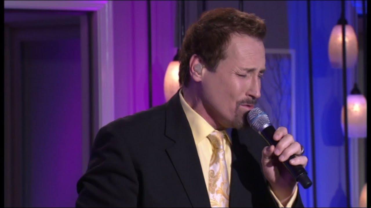 Michael English "I Bowed On My Knees And Cried Holy" | Live At Daywind Studios Michael English "I Bowed On My Knees And Cried Holy" | Live At Daywind Studios