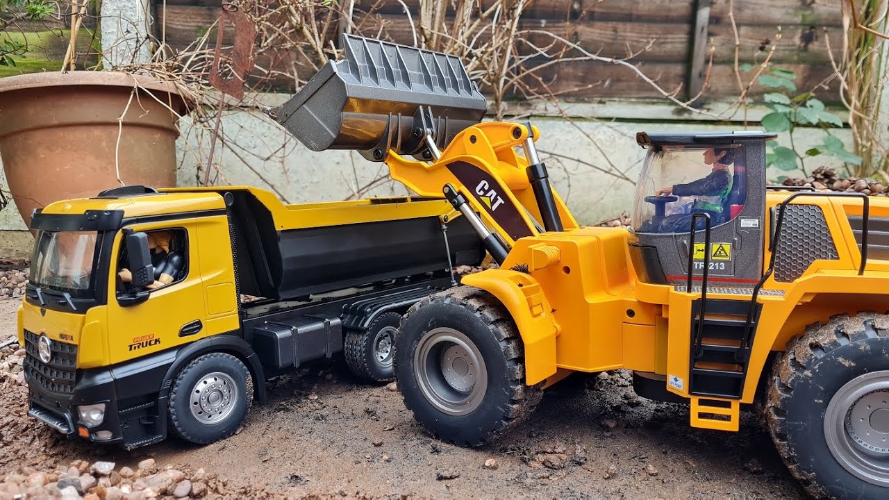 Huina and TopRace Back yard fun       !