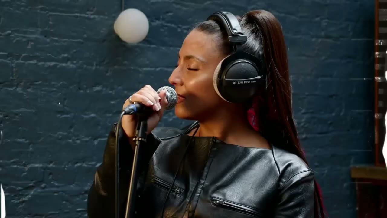 Made By Pete, Zoe Kypri - Horizon Red (Black Coffee Remix / Video