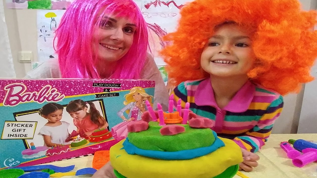Oyun hamurundan Barbie pasta kek oyuncak seti açtık, eğlenceli çocuk