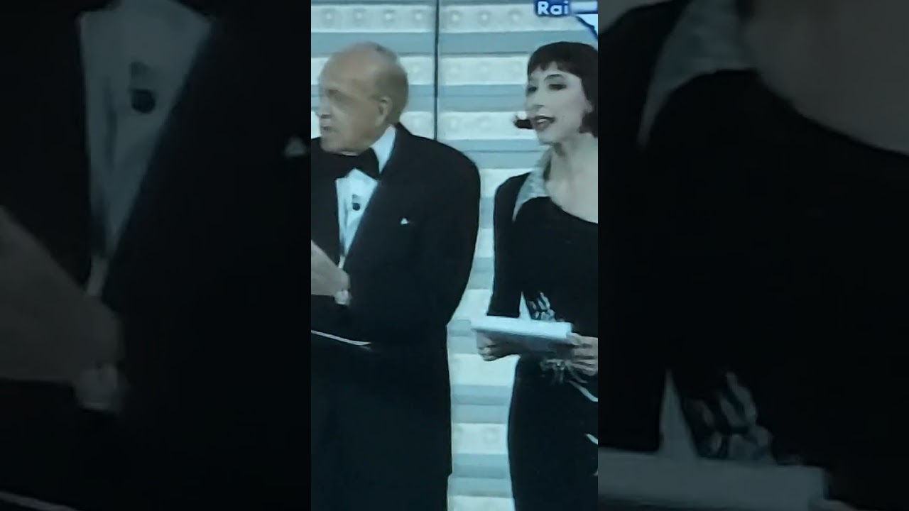 RAIMONDO VIANELLO QUANDO PRESENTO' SANREMO1998 INSIEME ALLA MODELLA EVA HERZIGOVA E VERONICA PIVETTI