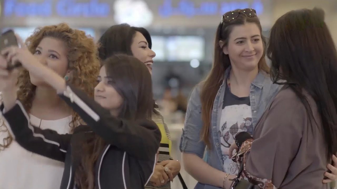 بنتها ردت من اميركا وتبي تعلمها تقاليد الخليجين والحشمة